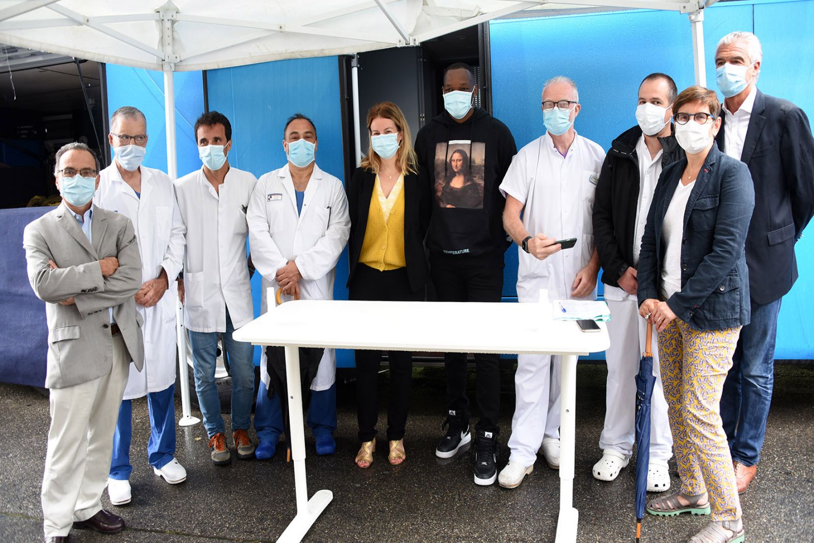 Visite du car de l'Olympique de Marseille aux Hôpitaux Universitaires de Marseille - Nord