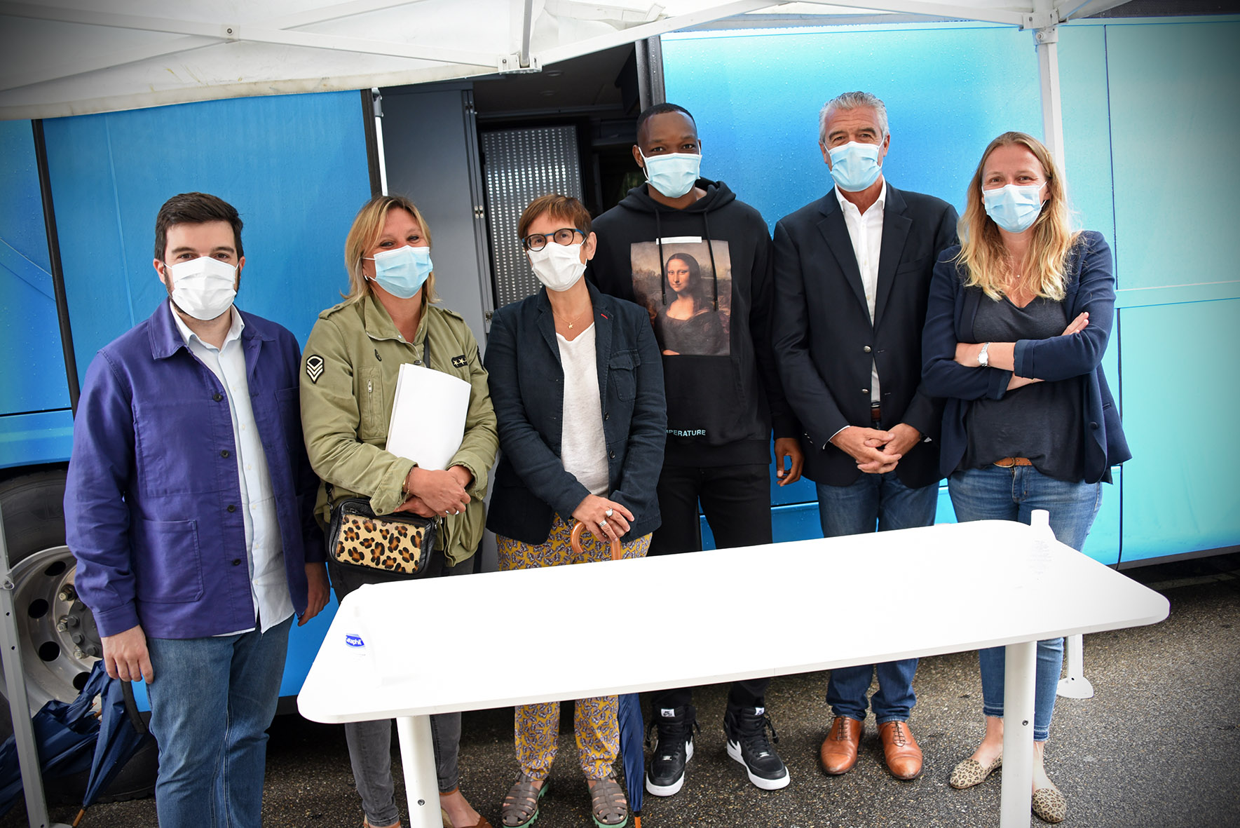 Visite du car de l'Olympique de Marseille aux Hôpitaux Universitaires de Marseille - Nord